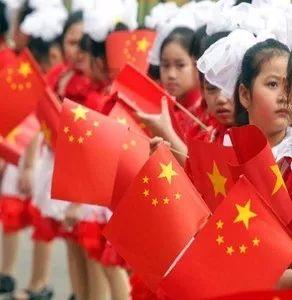 “杀人犯”事迹写入教科书，被当英雄18年，东窗事发判无期